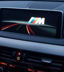 نمایش لوگوی BMW M
